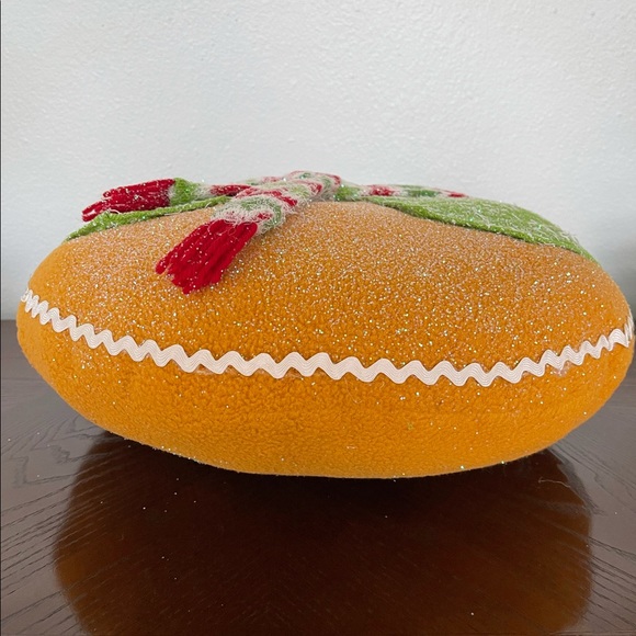 Beautiful Gingerbread round pillow Christmas Ornament - Picture 6 of 9